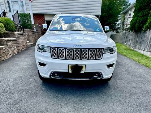 Used 2021 Jeep Grand Cherokee Overland AWD/4WD image 2
