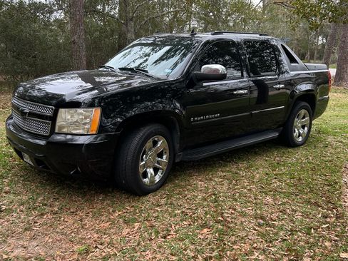 Used 2008 Chevrolet Avalanche LTZ w/ LTZ Preferred Equipment Group image 1
