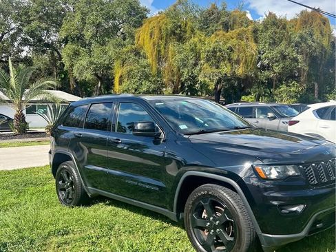 Used 2018 Jeep Grand Cherokee Laredo image 1