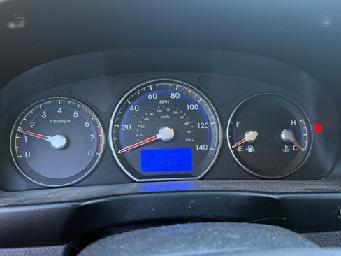 Used 2011 Hyundai Santa Fe GLS image 8