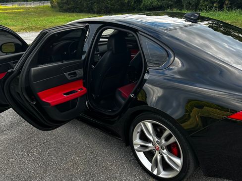 Used 2016 Jaguar XF R-Sport image 8