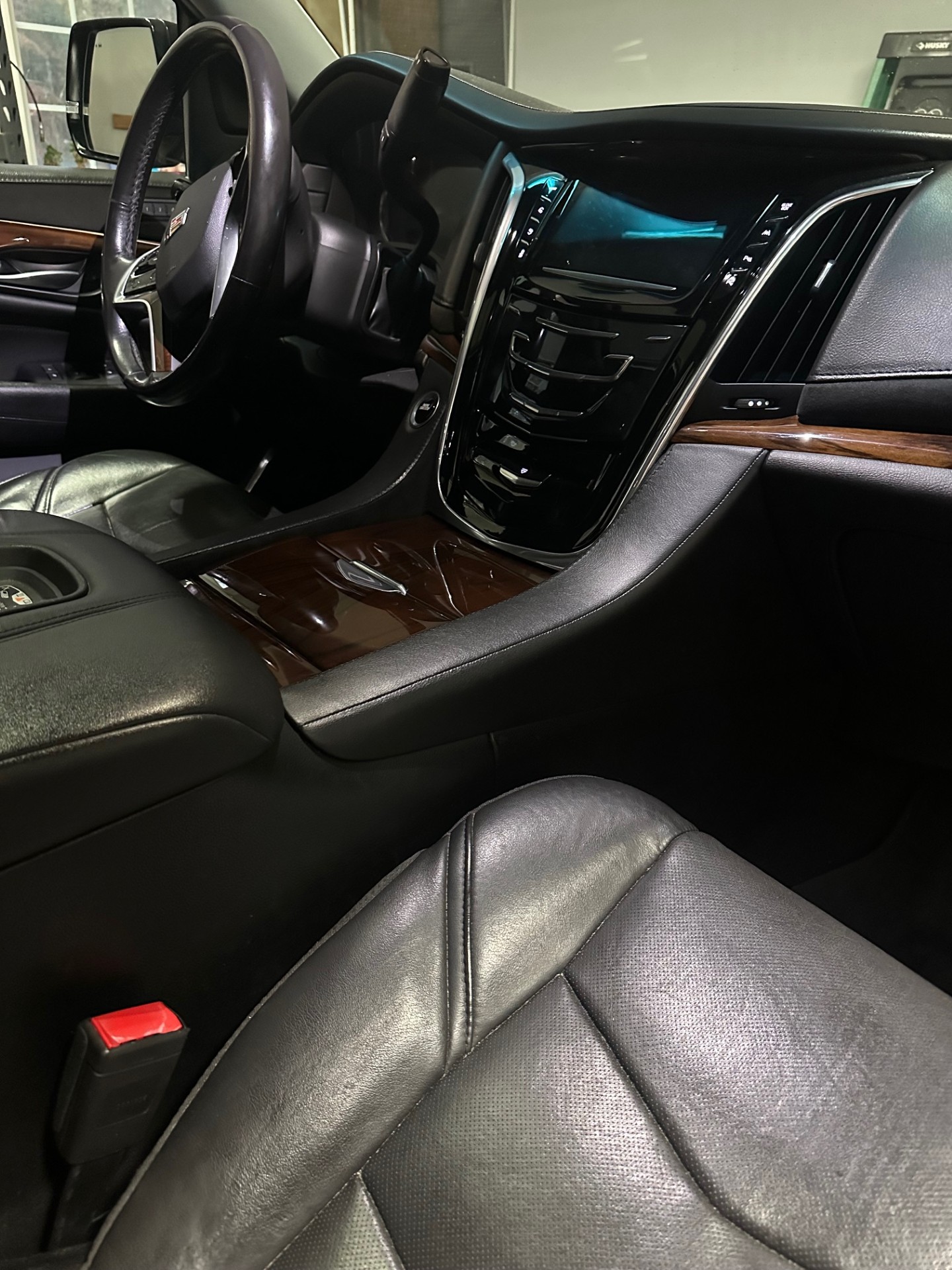 Used 2018 Cadillac Escalade Premium Luxury AWD/4WD image 11