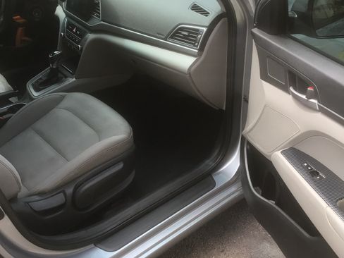 Used 2017 Hyundai Elantra SE FWD image 11