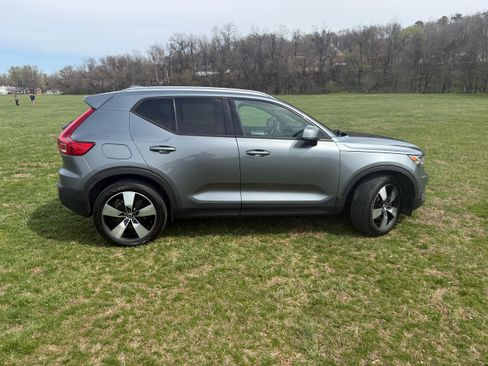 Used 2019 Volvo XC40 T5 Momentum image 9