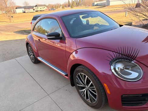 Used 2017 Volkswagen Beetle #PinkBeetle image 13