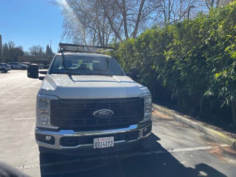 Used 2023 Ford F250 XL w/ XL Chrome Package image 4