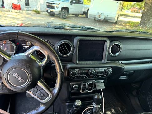Used 2021 Jeep Wrangler Unlimited Sahara AWD/4WD image 11
