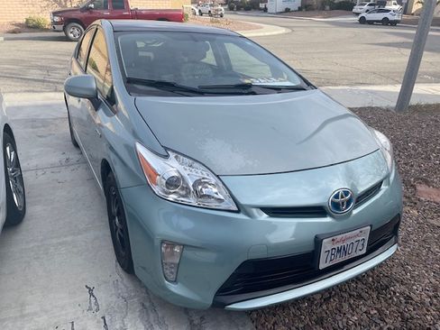 Used 2013 Toyota Prius Four w/ Deluxe Solar Roof Pkg image 6