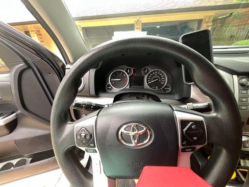 Used 2016 Toyota Tundra SR5 image 10