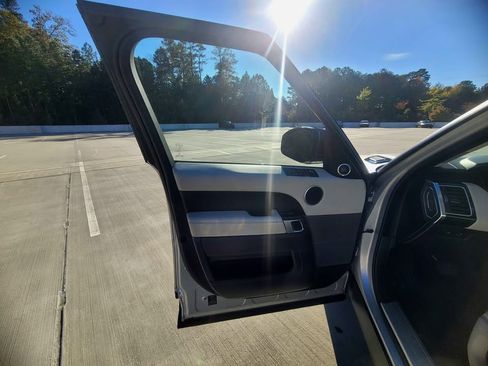 Used 2015 Land Rover Range Rover Sport HSE image 11