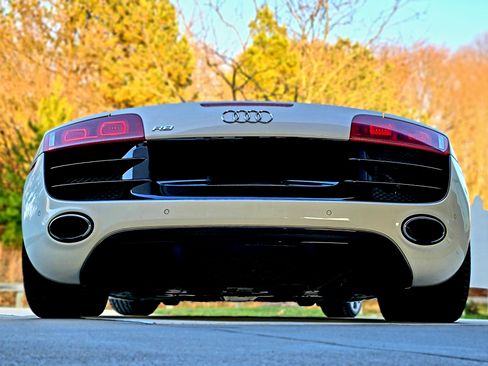 Used 2011 Audi R8 V10 image 13