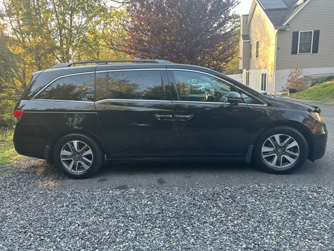 Used 2015 Honda Odyssey Touring Elite image 6