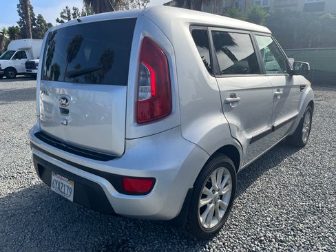 Used 2013 Kia Soul + w/ Audio Pkg FWD image 4