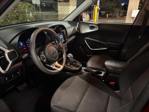 Used 2020 Kia Soul LX image 10