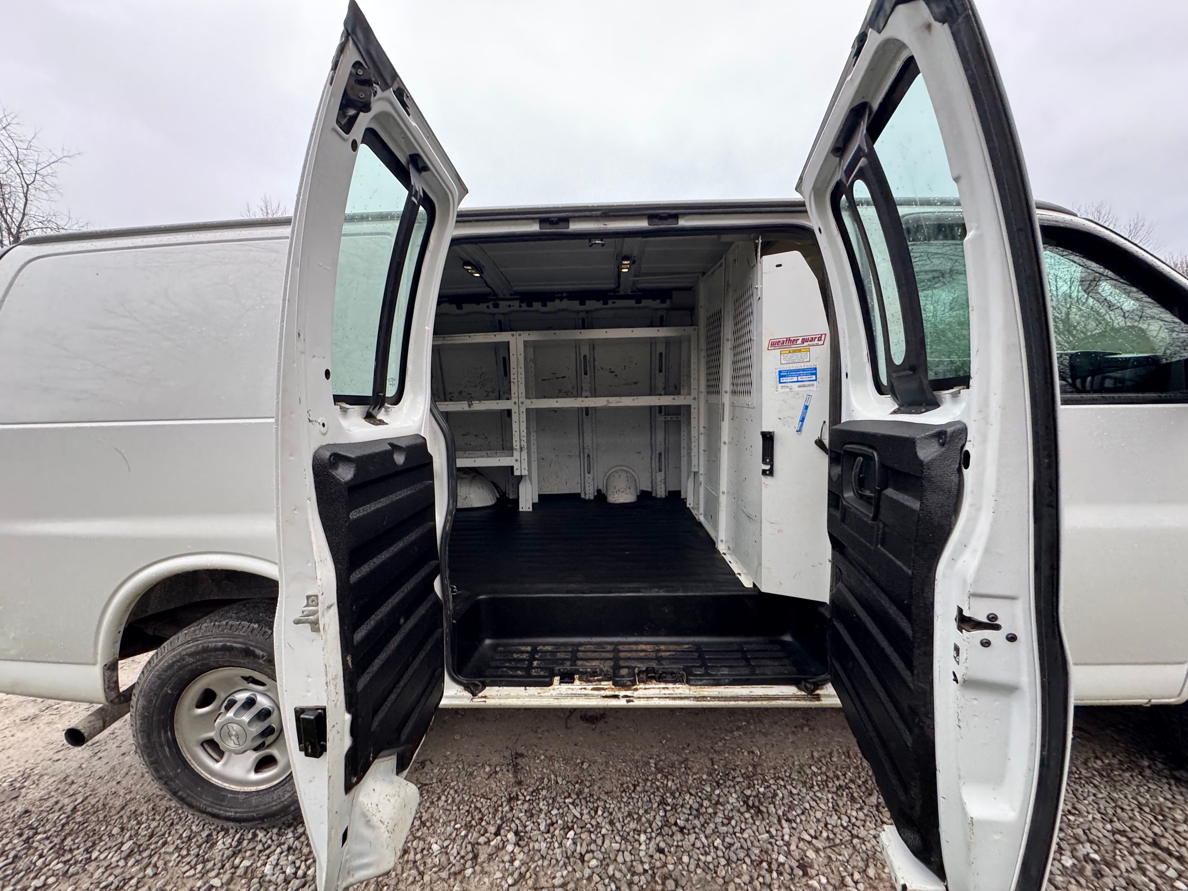 Used 2018 Chevrolet Express 2500 w/ Driver Convenience Package RWD image 13