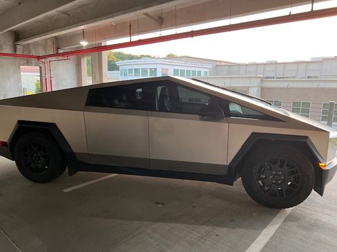 Used 2024 Tesla Cybertruck AWD Crew Cab image 4