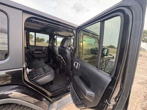 Used 2019 Jeep Wrangler Unlimited Sahara AWD/4WD image 26