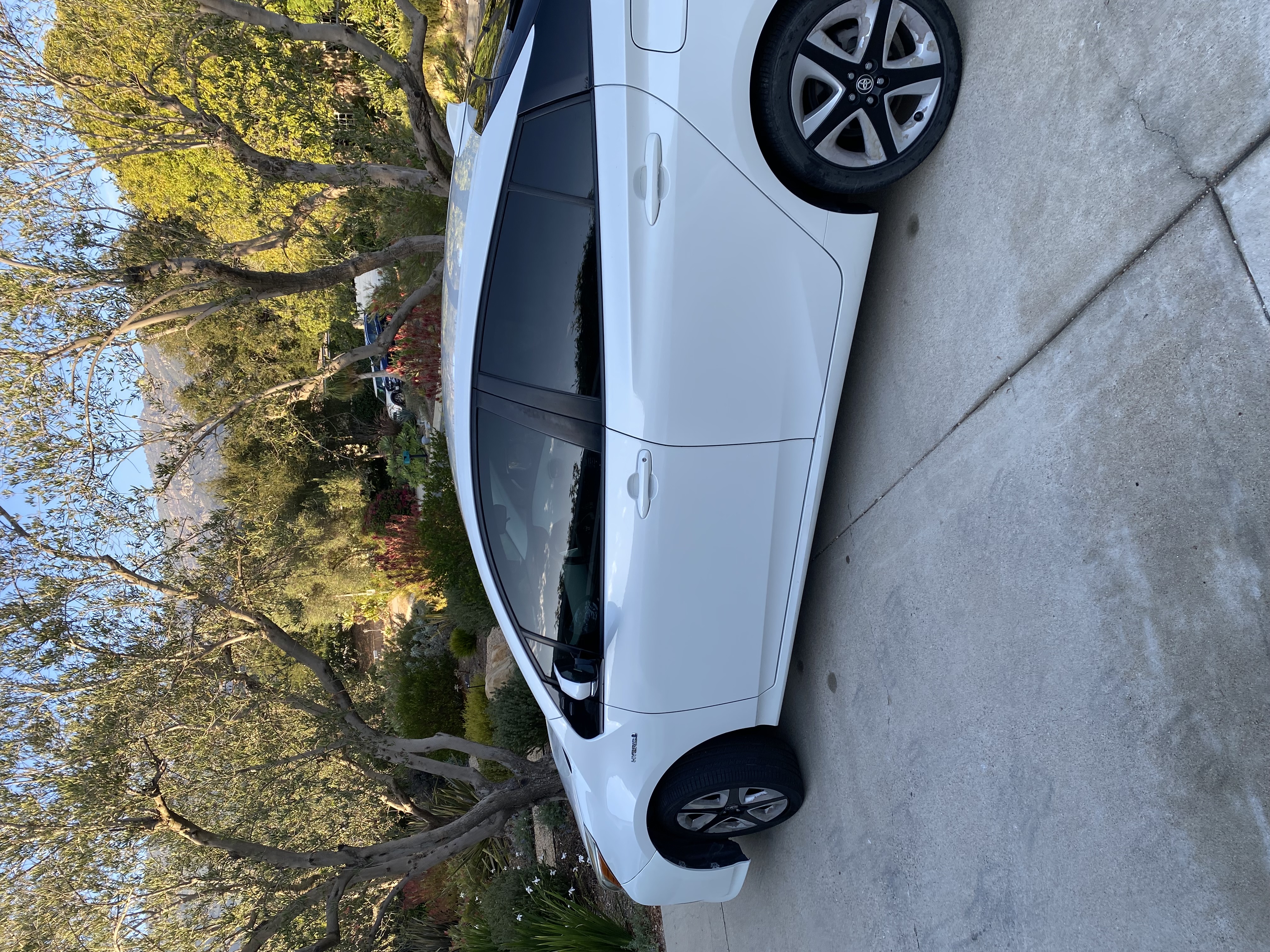 Used 2016 Toyota Prius Four Touring FWD image 2