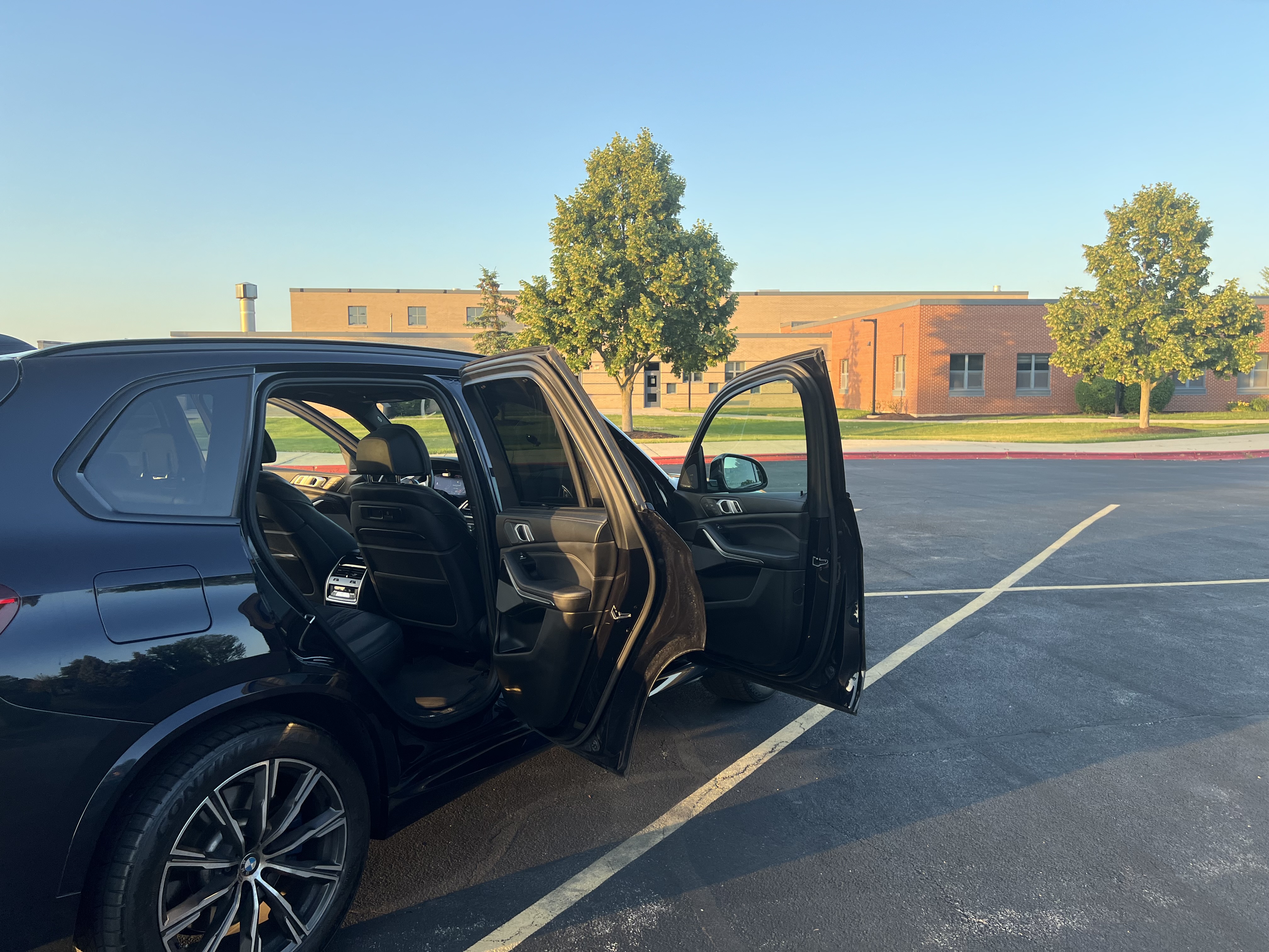 Used 2019 BMW X5 xDrive50i w/ M Sport Package AWD/4WD image 6