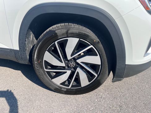 Used 2025 Volkswagen Atlas SE AWD/4WD image 10