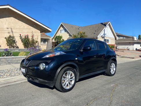 Used 2011 Nissan Juke SL image 1