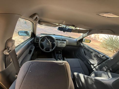 Used 2005 Honda Civic Hybrid Sedan image 2