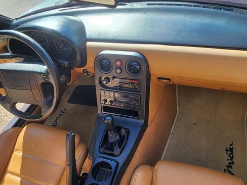 Used 1993 MAZDA MX-5 Miata RWD image 11