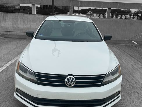 Used 2015 Volkswagen Jetta Sport image 2