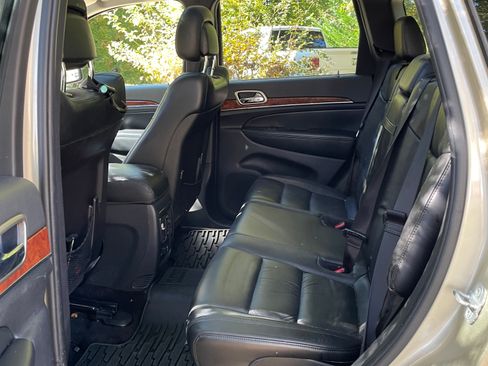 Used 2011 Jeep Grand Cherokee Limited image 12