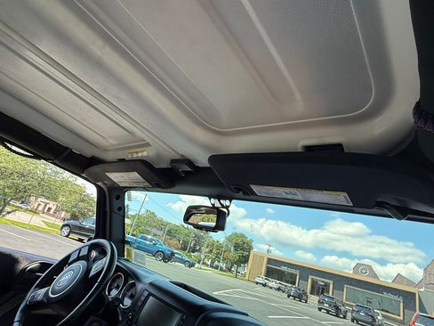 Used 2017 Jeep Wrangler Sport w/ Quick Order Package 23S AWD/4WD image 21