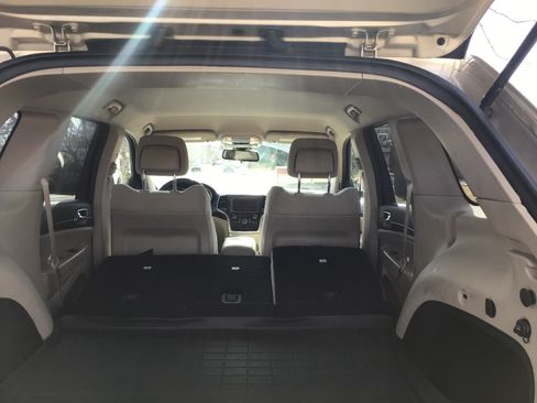 Used 2014 Jeep Grand Cherokee Laredo image 12