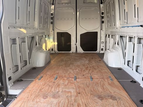 Used 2021 Mercedes-Benz Sprinter 2500 w/ Premium Package image 9