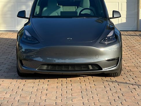 Used 2023 Tesla Model Y Performance image 2