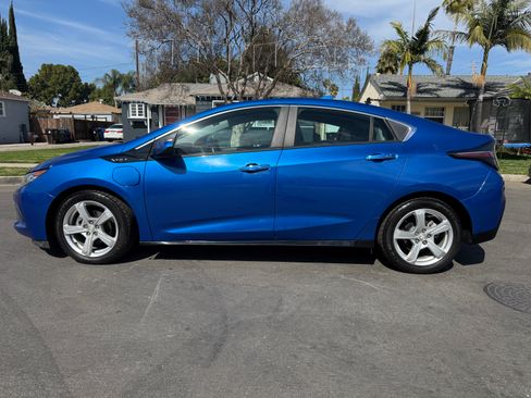 Used 2017 Chevrolet Volt LT w/ Comfort Package image 2