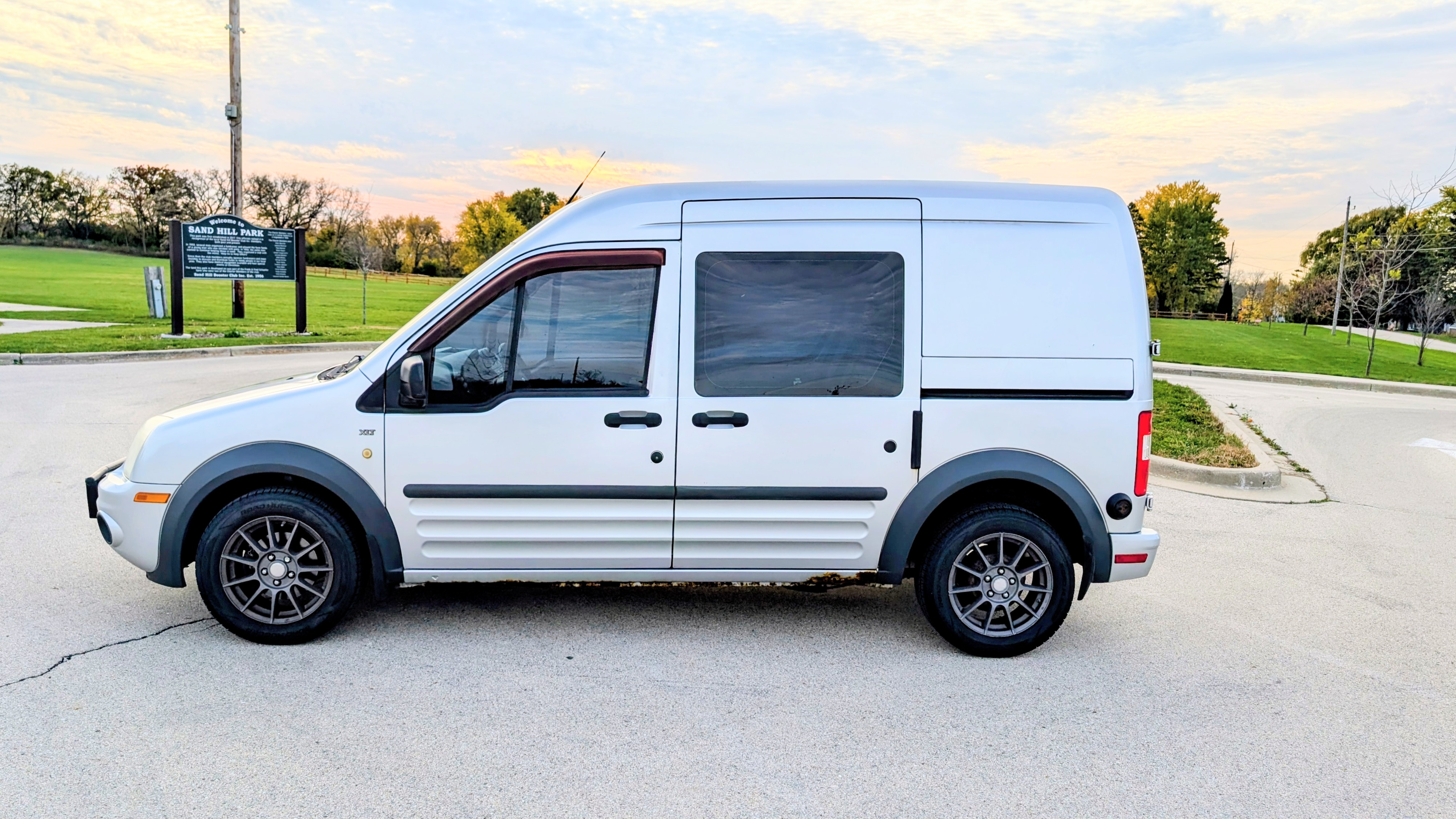 Used 2010 Ford Transit Connect XLT FWD image 12