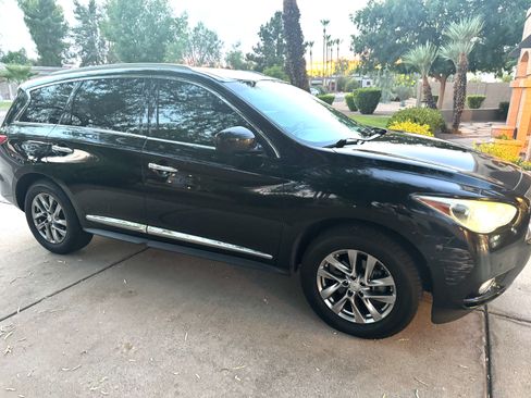 Used 2013 INFINITI JX35 FWD w/ Premium Pkg image 2