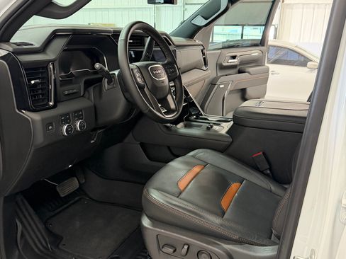 Used 2025 GMC Sierra 2500 AT4 w/ AT4 Premium Plus Package AWD/4WD image 8