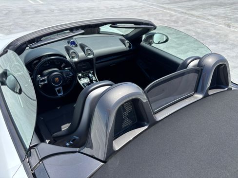 Used 2021 Porsche 718 Boxster RWD image 8
