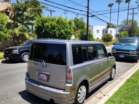 Used 2005 Scion xB FWD image 4