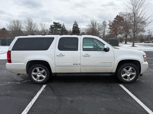 Used 2012 Chevrolet Suburban LTZ image 2