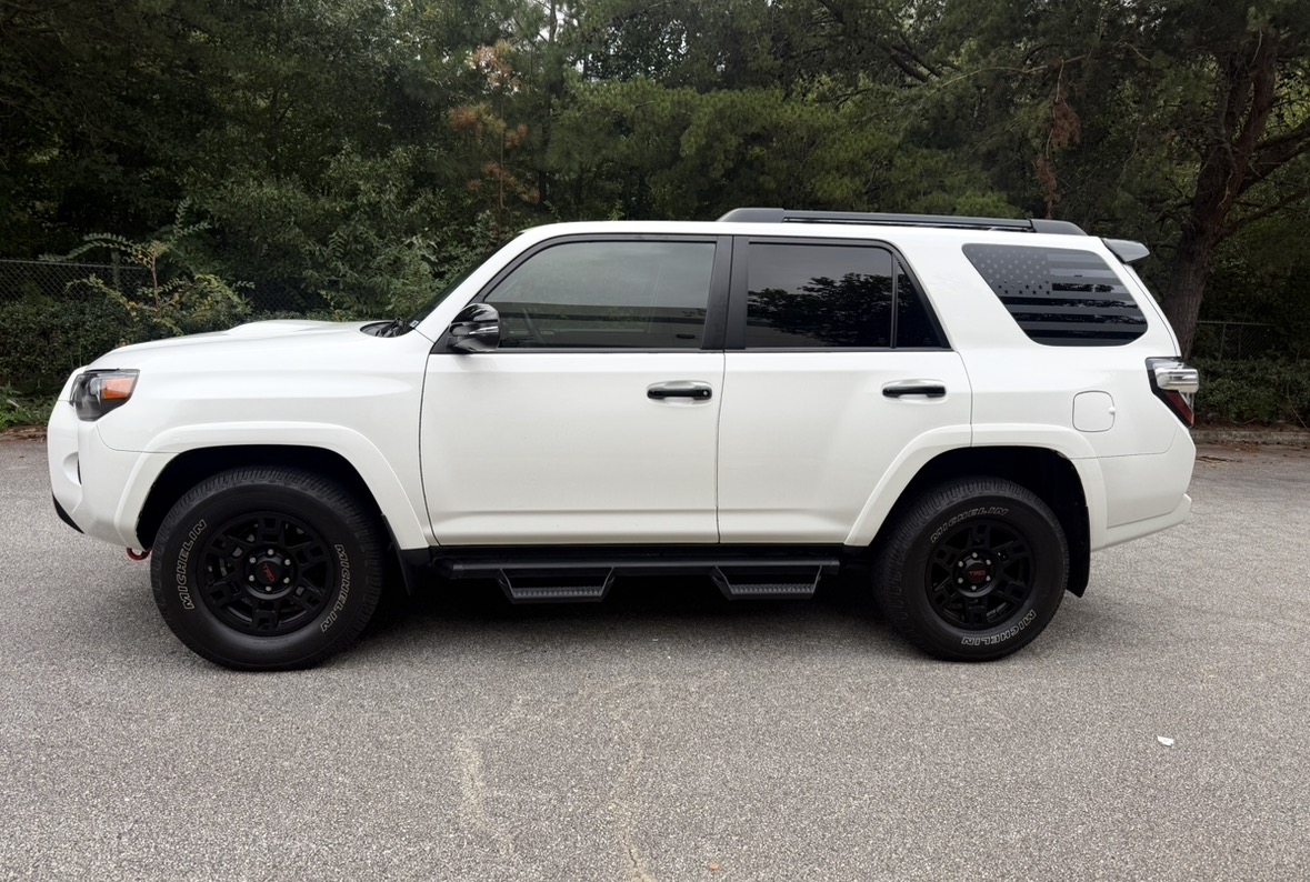 Used 2021 Toyota 4Runner Venture w/ Moonroof Package AWD/4WD image 2