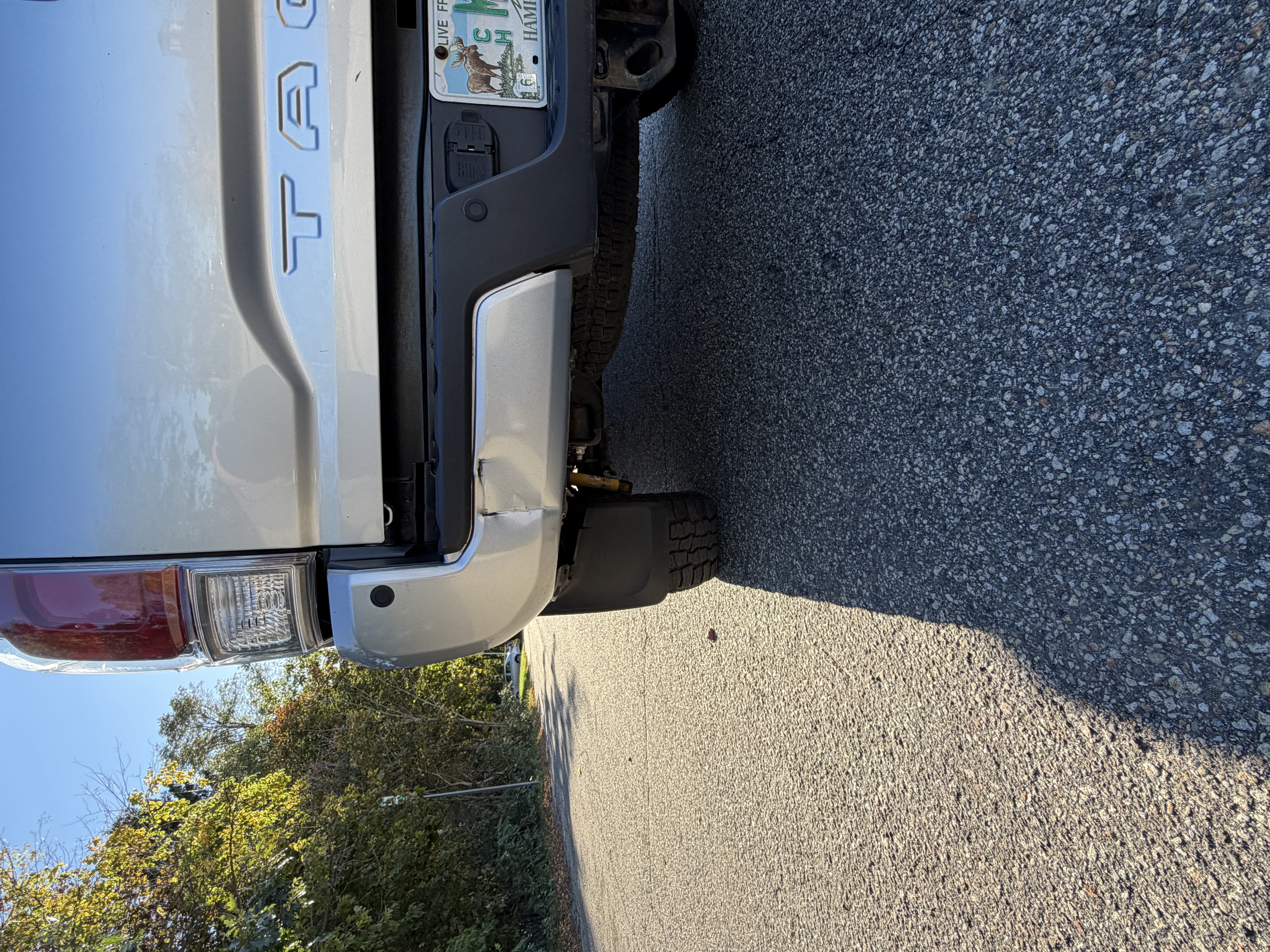 Used 2022 Toyota Tacoma TRD Off-Road w/ Technology Package AWD/4WD image 25