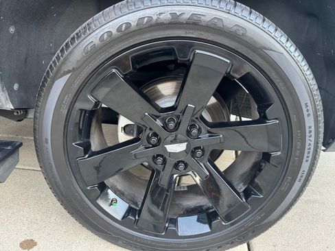 Used 2019 Cadillac Escalade Platinum AWD/4WD image 11