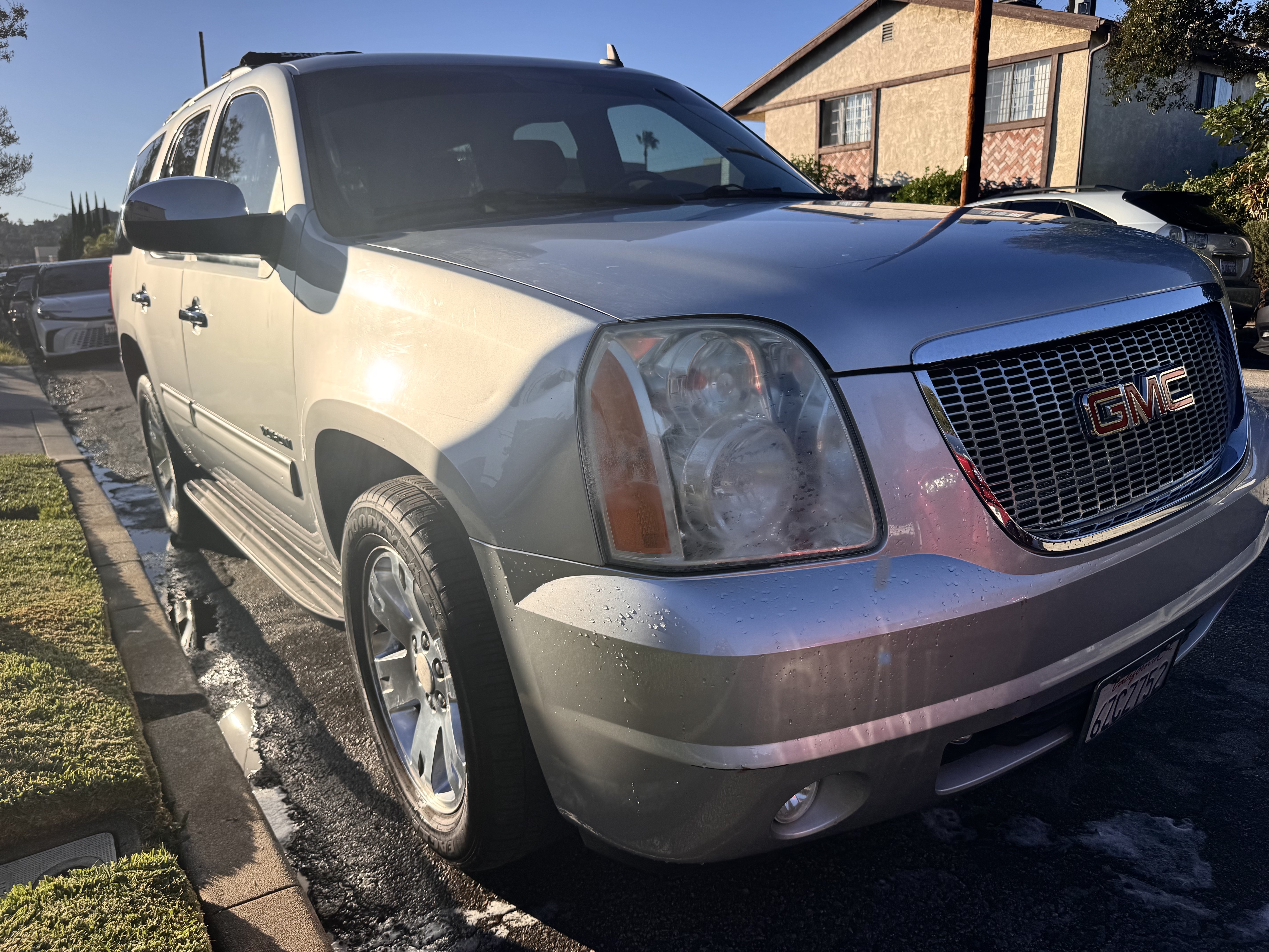 Used 2012 GMC Yukon SLT w/ Regional Value Package RWD image 2