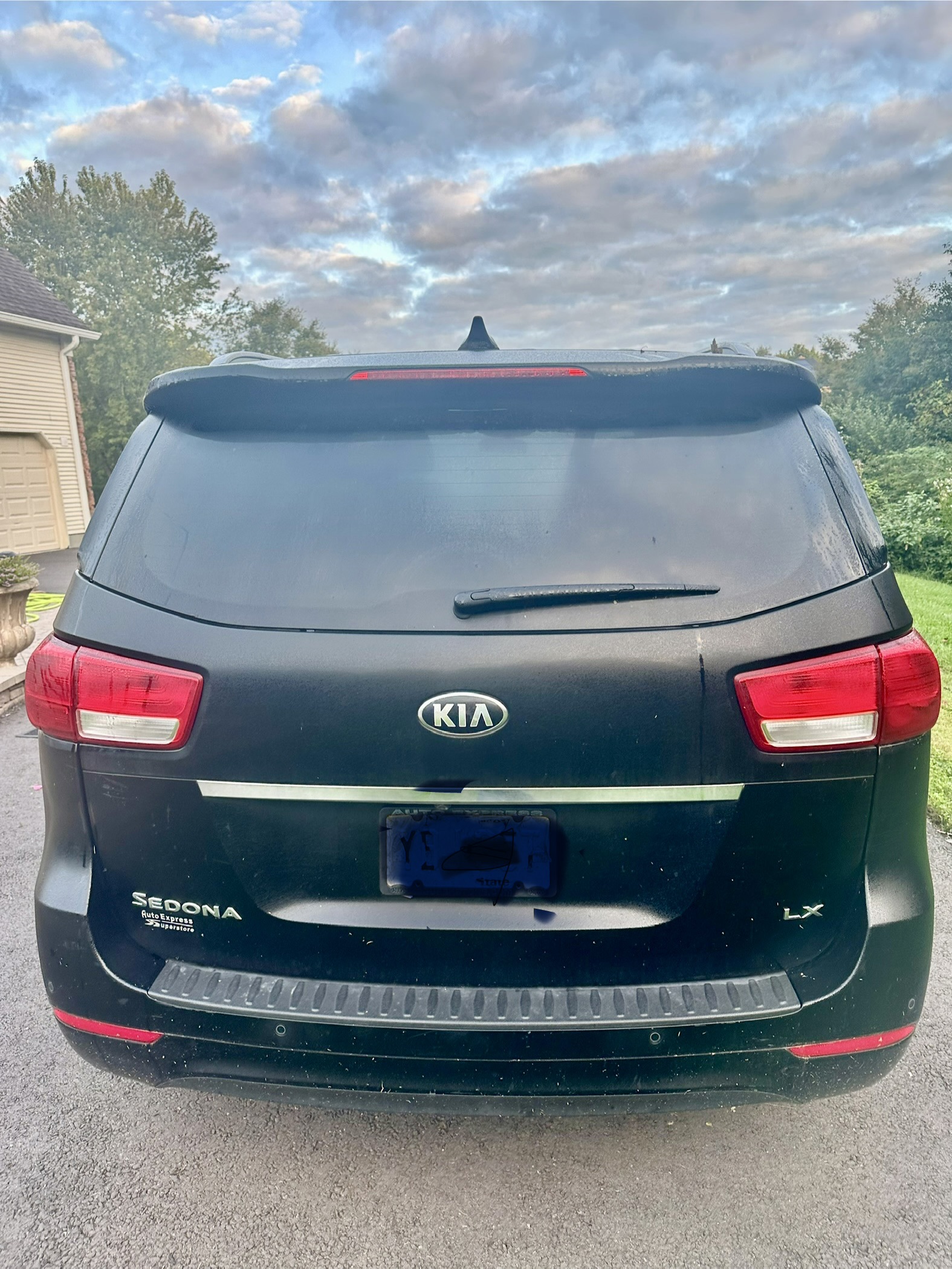 Used 2017 Kia Sedona LX w/ LX Essentials Premium Package FWD image 5