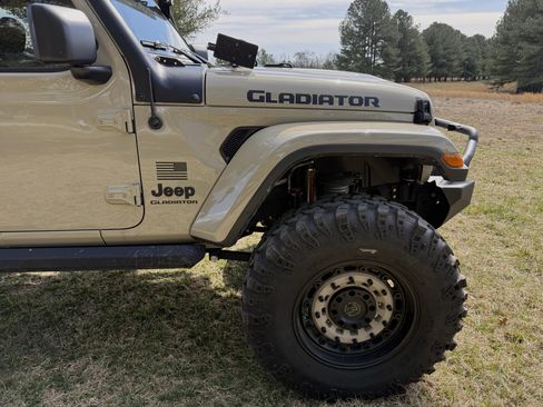 Used 2020 Jeep Gladiator Sport w/ Quick Order Package 24S image 4