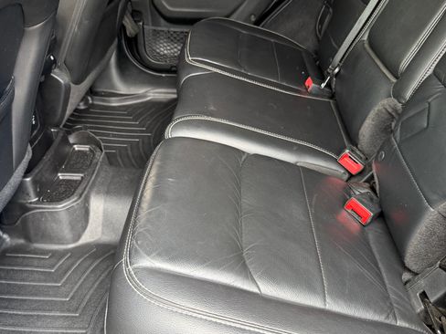 Used 2018 Jeep Wrangler Unlimited Sahara AWD/4WD image 15