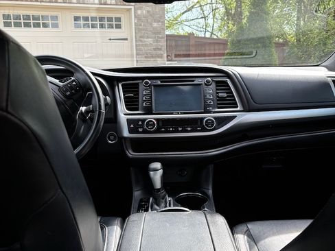 Used 2015 Toyota Highlander XLE image 9
