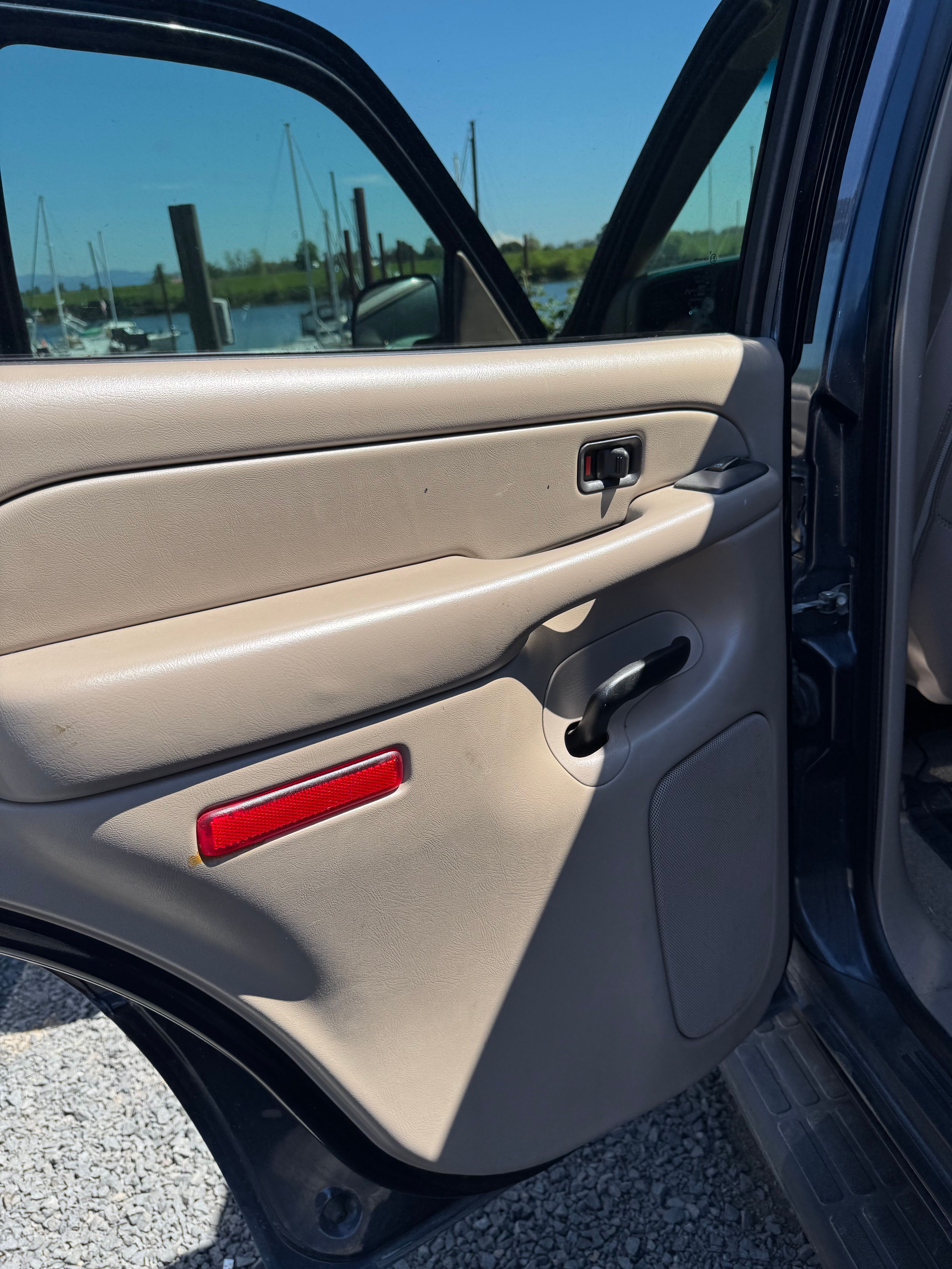 Used 2004 Chevrolet Tahoe LS w/ Preferred Equipment Group RWD image 11