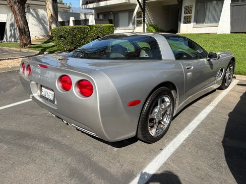 Used 2004 Chevrolet Corvette Coupe w/ Roof Package image 14
